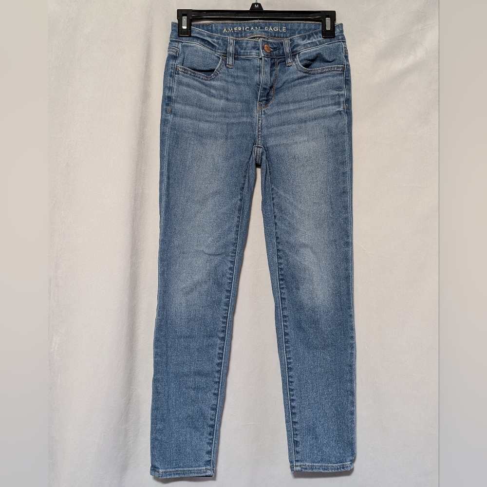 ☘️American Eagle Outfitters Women's Light Wash Blue Jegging Crop Jeans, 0 Short